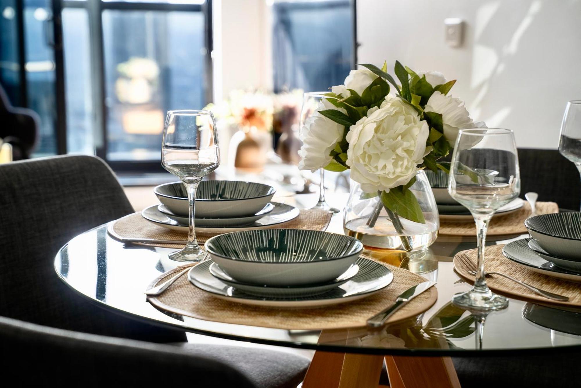 Luxury Collins St Apartment- 2Br W Balcony- High Floor — Photos 2